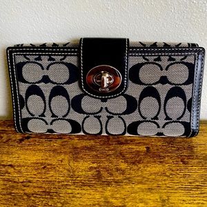 Coach wallet new with out tags
